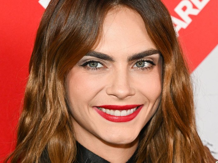 PARIS, FRANCE - SEPTEMBER 27: (EDITORIAL USE ONLY - For Non-Editorial use please seek approval from Fashion House) Cara Delevingne attends the 