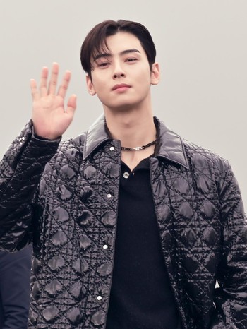 Cha Eun Woo Pilih Nama Baptis Yohanes