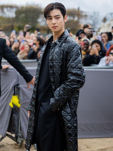 PARIS, FRANCE - SEPTEMBER 27: Cha Eun-woo wears black varnished coat, pants outside Dior during Paris Fashion Week - Womenswear Spring/Summer 2023 : Day Two on September 27, 2022 in Paris, France. (Photo by Christian Vierig/Getty Images)