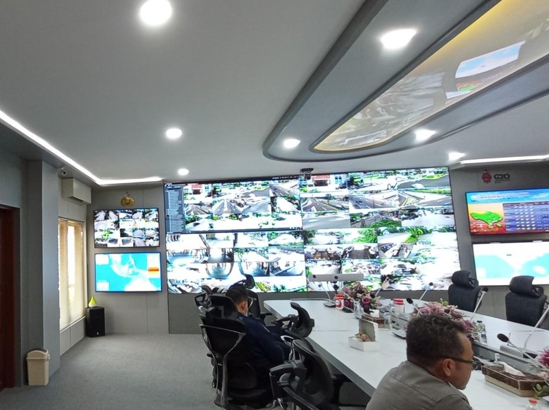 (2) Suasana Pos komando (command center) Polda Bali di kawasan The Nusa Dua, Kecamatan Kuta Selatan, Kabupaten Badung, yang digunakan untuk pengamanan presidensi G20.