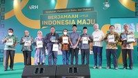 Hadir pula pada acara itu Rektor Universitas Al Azhar Indonesia Prof. Dr. Ir. Asep Saefuddin, Sekjen MES Iggi Haruman Achsien, Anggota Dewan Pertimbangan ICMI Bursah Zarnubi, penulis buku Dr. Berliana Kartakusumah, CEO Tribun Network Dahlan Dahi, Ketua Umum AMSI Wenseslaus Manggut, dan Direktur Retail Banking BSI Ngatari.