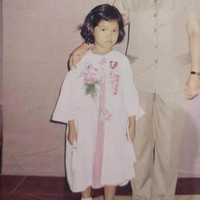 Dalam unggahan yang menampilkan foto masa kecilnya, Bella Poarch tidak menceritakan secara detail kejadian-kejadian yang membuatnya trauma. Ia mengaku akan mengatakannya suatu hari nanti saat sudah siap.Foto: Instagram