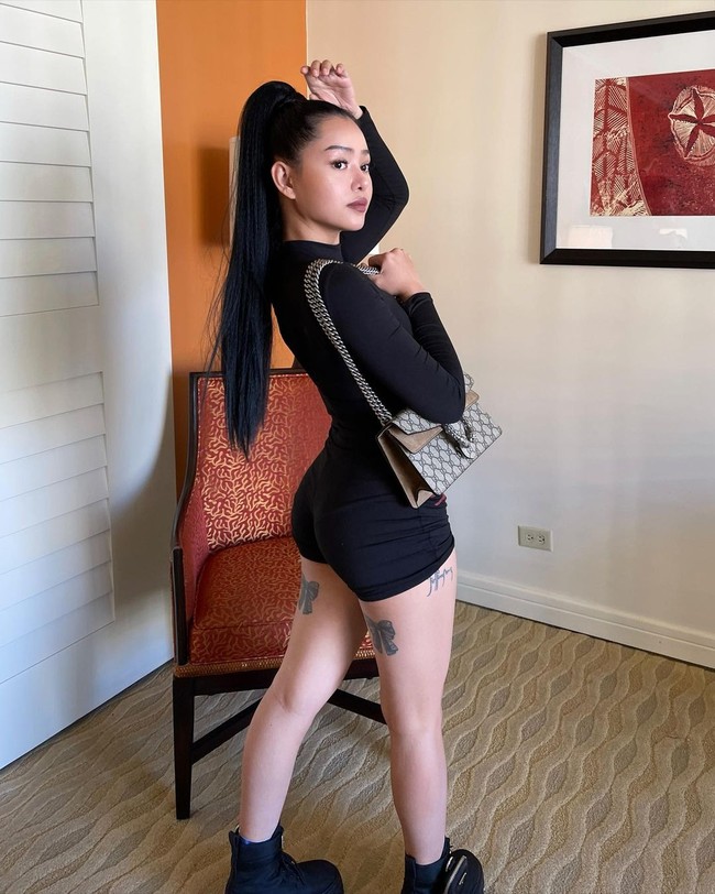 Keluarga Bella Poarch tinggal di perkebunan dan sejak kecil ia sudah bekerja di kebun selagi mendapat penindasan secara verbal dan fisik oleh ayahnya.Foto: Instagram