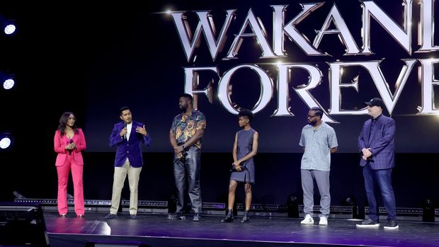 ANAHEIM, CALIFORNIA - SEPTEMBER 10: (L-R) Angela Bassett, Tenoch Huerta, Winston Duke, Letitia Wright, Ryan Coogler, and Kevin Feige, President of Marvel Studios and Chief Creative Officer of Marvel, speak onstage during D23 Expo 2022 at Anaheim Convention Center in Anaheim, California on September 10, 2022. (Photo by Jesse Grant/Getty Images for Disney)
