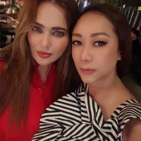 Idham Mase menyebut bahwa Catherine Wilson merupakan sosok wanita ramah dan mudah bergaul. Ia pun langsung merasa cocok setelah bertemu dengannya pertama kali. Saya baru kenal baru beberapa bulan terakhir sebenarnya, namun saya sudah merasa cocok dan memutuskan menikah, katanya, saat diwawancara detikSulsel. Foto: Instagram/@cathrinewilson