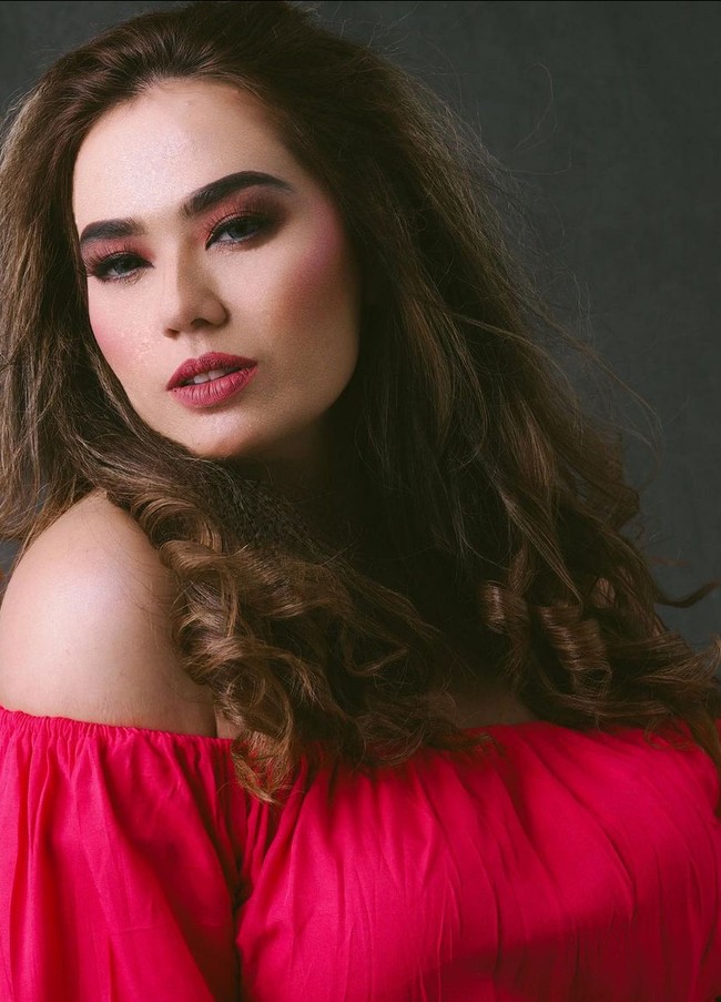 Pernikahan dengan Idham Mase akan menjadi yang kedua kali bagi Catherine Wilson. Sebelumnya, dia pernah menikah dengan Achmad Muchlas Arofat pada 2012, namun bahtera rumah tangga mereka hanya bertahan selama satu tahun. Foto: Instagram/@cathrinewilson