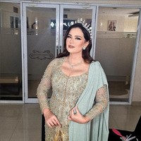 Catherine Wilson dikenal sebagai model dan aktris berdarah blasteran Minangkabau dan Inggris. Lama tak terdengar kabarnya, kini ia heboh diberitakan akan menikahi politikus. Foto: Instagram/@cathrinewilson