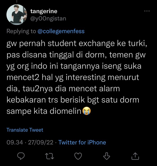 Bisa dibayangin betapa paniknya orang-orang di dorm yang denger alarm kebakaran itu. Eh tapi ternyata cuma kena prank. Untung abis itu temennya nggak sampai diusir ke luar yaa.. Foto: Twitter