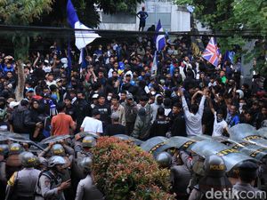 Video Demo Bobotoh di Kantor Persib Ricuh!