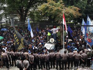 Kepung Kantor Persib, Bobotoh Minta Permudah Distribusi Tiket untuk Komunitas