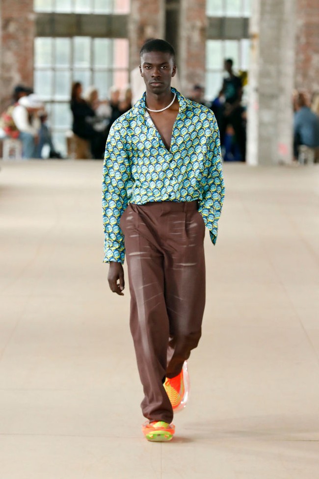 Brand fashion BOTTER menghadirkan konsep unik untuk menampilkan koleksi terbaru mereka, Spring/Summer 2023, di Paris Fashion Week. Foto: Getty Images