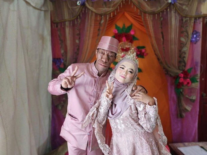 Foto pernikahan Surya Manurung dan Sasha Puspita Dewi