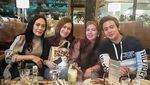 Gaya Keren Kriss Hatta Saat Jadi Barista hingga Masak di Dapur