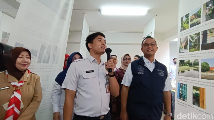 Gubernur Jakarta Anies Baswedan di SDN Ragunan 09, Jaksel, 28 September 2022. (Bagus Putra Laksana/detikcom)