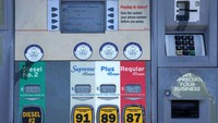 Kemudian, rata-rata nasional untuk satu liter bensin biasa adalah $3,70.
