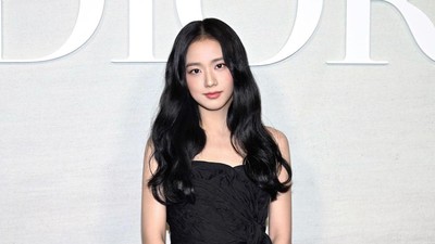 Adu Gaya Jisoo dan Rose BLACKPINK di Paris Fashion Week, Kompak Pakai Hitam