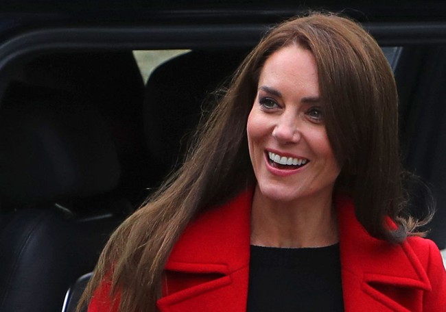 Kate Middleton mendampingi Pangeran William mengunjungi sejumlah wilayah di Wales. Mereka datang ke Holyhead di Anglesey, Wales Utara dan Swansea di Barat Daya Wales. Foto: Getty Images
