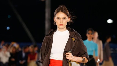 10 Koleksi Busana Tory Burch Spring/Summer 2023, Terinspirasi Era 90-an