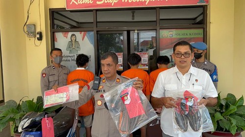 Komplotan pencurian kabel PLN di Lombok Barat dibekuk polisi diancam 7 tahun penjara, Rabu (28/9/2022).