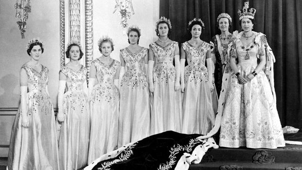 HM Queen Elizabeth II with her maids of honour, Green Drawing Room, Buckingham palace, 2nd June 1953. In selecting six Maids of Honour instead of pages to bear her velvet train throughout the Coronation ceremony, the Queen followed the precedent of Queen Victoria. Lady Moyra Hamilton (now Lady Moyra Campbell), Lady Anne Coke (now The Rt Hon The Lady Glenconner), Lady Rosemary Spencer-Churchill (now Lady Rosemary Muir), Lady Mary Baillie-Hamilton (now Lady Mary Russell), Lady Jane Heathcote-Drummond-Willoughby (now The Rt Hon The Baroness Willoughby de Eresby), Lady Jane Vane-Tempest-Stewart (now The Rt Hon The Lady Rayne). (Photo by The Print Collector/Print Collector/Getty Images)