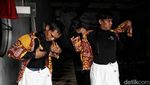 Lihat Nih! Peragaan Busana Batik di Bawah Air