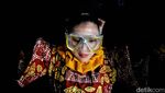 Lihat Nih! Peragaan Busana Batik di Bawah Air
