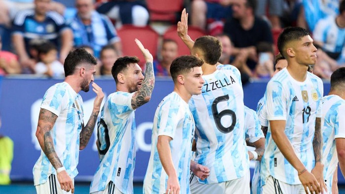 HARRISON, NEW JERSEY - SEPTEMBER 27:  Lionel Messi #10 of Argentina celebrates his goal in the second half against Jamaica at Red Bull Arena on September 27, 2022 in Harrison, New Jersey. Argentina defeated Jamaica 3-0. (Photo by Elsa/Getty Images)