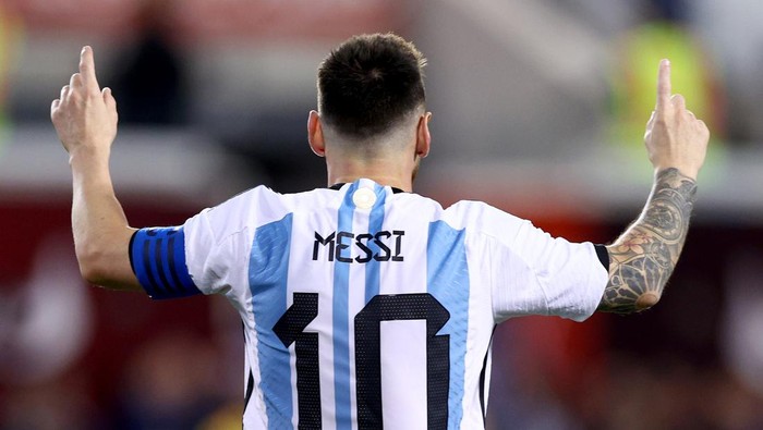 HARRISON, NEW JERSEY - SEPTEMBER 27:  Lionel Messi #10 of Argentina celebrates his goal in the second half against Jamaica at Red Bull Arena on September 27, 2022 in Harrison, New Jersey. Argentina defeated Jamaica 3-0. (Photo by Elsa/Getty Images)