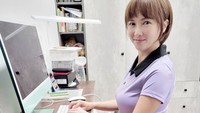 Dalam kesehariannya pun ia jarang sekali tampil seksi terbuka. Dok. Facebook