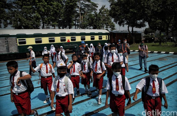 Melewati kegiatan ini KAI juga ingin mengenalkan kepada masyarakat bahwa layanan KAI tidak hanya berada di lingkungan stasiun, tapi juga memiliki bengkel kereta api yang modern yaitu Balai Yasa. Foto: Pradita Utama/detikcom