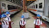 Didiek menjelaskan, Balai Yasa memiliki tugas untuk melakukan perawatan besar sarana perkeretaapian periode 2 tahunan dan 4 tahunan dengan tingkat kesulitan kompleks. Foto: Pradita Utama/detikcom