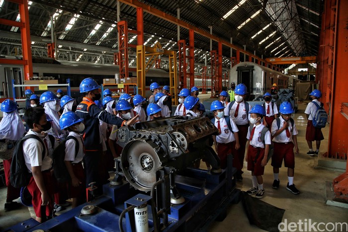 Melihat Lebih Dekat Bengkel Kereta Api Di Balai Yasa Manggarai 5974