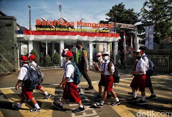 Open House Balai Yasa KAI ini dilaksanakan di 3 Balai Yasa selama tiga hari sejak dibuka. Adapun pembukaan di masing-masing Balai Yasa dilakukan pada Jumat (23/9) untuk Balai Yasa Yogyakarta, kemudian Minggu (25/9) di Balai Yasa Surabaya Gubeng dan Senin (26/9) di Balai Yasa Manggarai. Foto: Pradita Utama/detikcom Open House Balai Yasa KAI ini dilaksanakan di 3 Balai Yasa selama tiga hari sejak dibuka. Adapun pembukaan di masing-masing Balai Yasa dilakukan pada Jumat (23/9) untuk Balai Yasa Yogyakarta, kemudian Minggu (25/9) di Balai Yasa Surabaya Gubeng dan Senin (26/9) di Balai Yasa Manggarai. Foto: Pradita Utama/detikcom