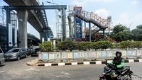 Nantinya, skywalk ini menghubungkan moda KRL dengan busway dan angkutan perkotaan. Sehingga, penumpang tak perlu turun ke jalan raya untuk berganti moda transportasi dan menghemat waktu.