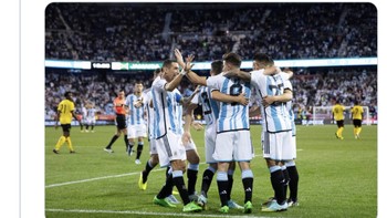 Kemenangan Argentina membawa Tim Tango belum terkalahkan pada 35 pertandingan terakhir. Dan, mereka berpeluang memecahkan rekor yang dipegang Italia. Foto: Twitter