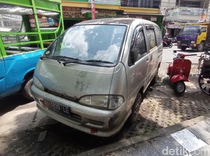 Mobil Legendaris Masih Mejeng di Parkiran Depan Unsil Tasikmalaya
