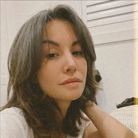 Menurutnya kegiatan mewarnai rambut beruban menghabiskan waktu, uang dan tentunya bahan kimia. Kalau bisa memilih, dia tidak mau menggunakan bahan kimia tersebut. Dan kini Nadya telah menjalani pilihan itu. Foto: Instagram/@nadyahutagalung