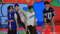 Selain Hot Sauce, NCT Dream juga membawakan lagu Beatbox. (Foto: Agung Pambudhy/detikcom)