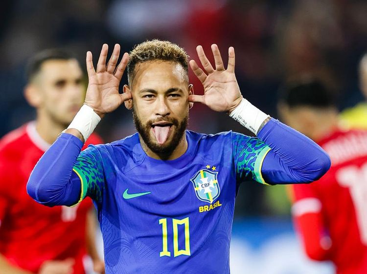 Gangguin Neymar Pake Laser? Eits, Gak Mempan tuh!