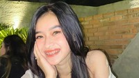 Nissya Hatala berusia 20 tahun dinilai pandai makeup dan berpose bak model. Foto: dok. Medsos Nissya Hatala