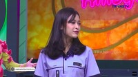 Nissya Hatala mengaku baru setahun menjadi cleaning service dan kontraknya bakal berakhir Oktober 2022.  Foto: dok. Capture Official Trans TV