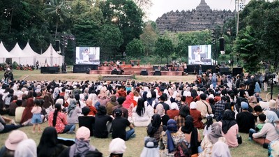 Nonton Konser Musik Sambil Nikmati Keindahan Borobudur