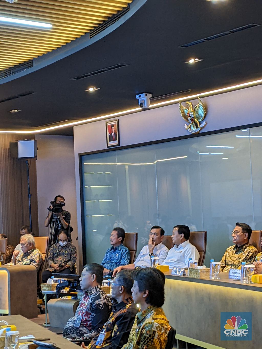 KKP meluncurkan command center atau pusat kontrol untuk pemantauan dan pengawasan terintegrasi kegiatan laut, Rabu (28/9/2022). Tampak hadir Menko Kemaritiman dan Investasi Luhut Binsar Pandjaitan, Menteri Pertahanan Prabowo Subianto, Menteri PUPR Basuki Hadimuljono, hingga Kepala Kantor Staf Kepresidenan Moeldoko.