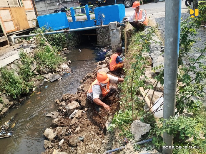Penampakan Kawasan Kumuh di Tangerang yang Lagi Dipercantik Sesuai amanat Major Project RPJMN 2020-2024, Kementerian PUPR melalui Direktorat Jenderal Cipta Karya terus melakukan peningkatan kualitas permukiman kumuh perkotaan untuk mendukung terwujudnya permukiman yang layak huni dan produktif.