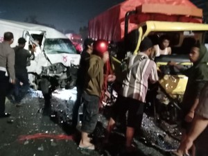 Sopir Ekspedisi yang Terjepit di Kecelakaan Cileungsi Berhasil Diselamatkan