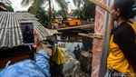 Proyek Turap Kali Semanan Jakbar Jadi Tontonan Warga