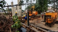Pada saat banjir besar malam tahun baru 2020, kawasan ini kebanjiran hingga titik terparah setinggi atap rumah.