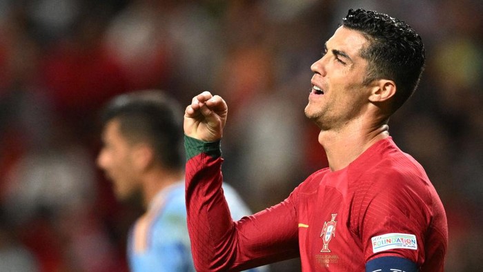 Portugals forward Cristiano Ronaldo gestures during the UEFA Nations League, league A, group 2 football match between Portugal and Spain, at the Municipal Stadium in Braga on September 27, 2022. (Photo by PATRICIA DE MELO MOREIRA / AFP) (Photo by PATRICIA DE MELO MOREIRA/AFP via Getty Images)