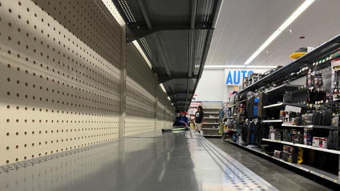 TAMPA, FLORIDA - SEPTEMBER 27: Shelves remain emptier than usual in a supermarket in Tampa, Florida on September 27, 2022. as people are making a last ditch effort to prepare for Hurricane Ian to make landfall. At least 2.5 million Floridians are currently under some type of evacuation order as Hurricane Ian rapidly intensified into a major hurricane on Tuesday. Hurricane Ian is expected to make landfall in the Tampa Bay area Wednesday night into early Thursday morning (Photo by Lokman Vural Elibol/Anadolu Agency via Getty Images)