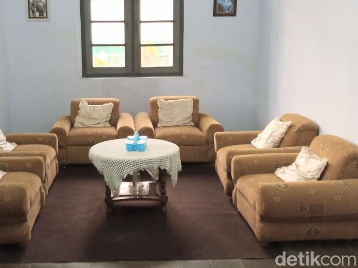 Rumah masa kecil Jenderal Ahmad Yani. Rumah ini terletak di Desa Rendeng RT 01/ RW 02, Kecamatan Gebang, Purworejo dan masih terawat.